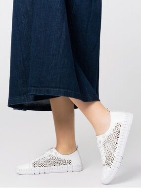 Brand New Yokono Shoe Flow White SZ 9